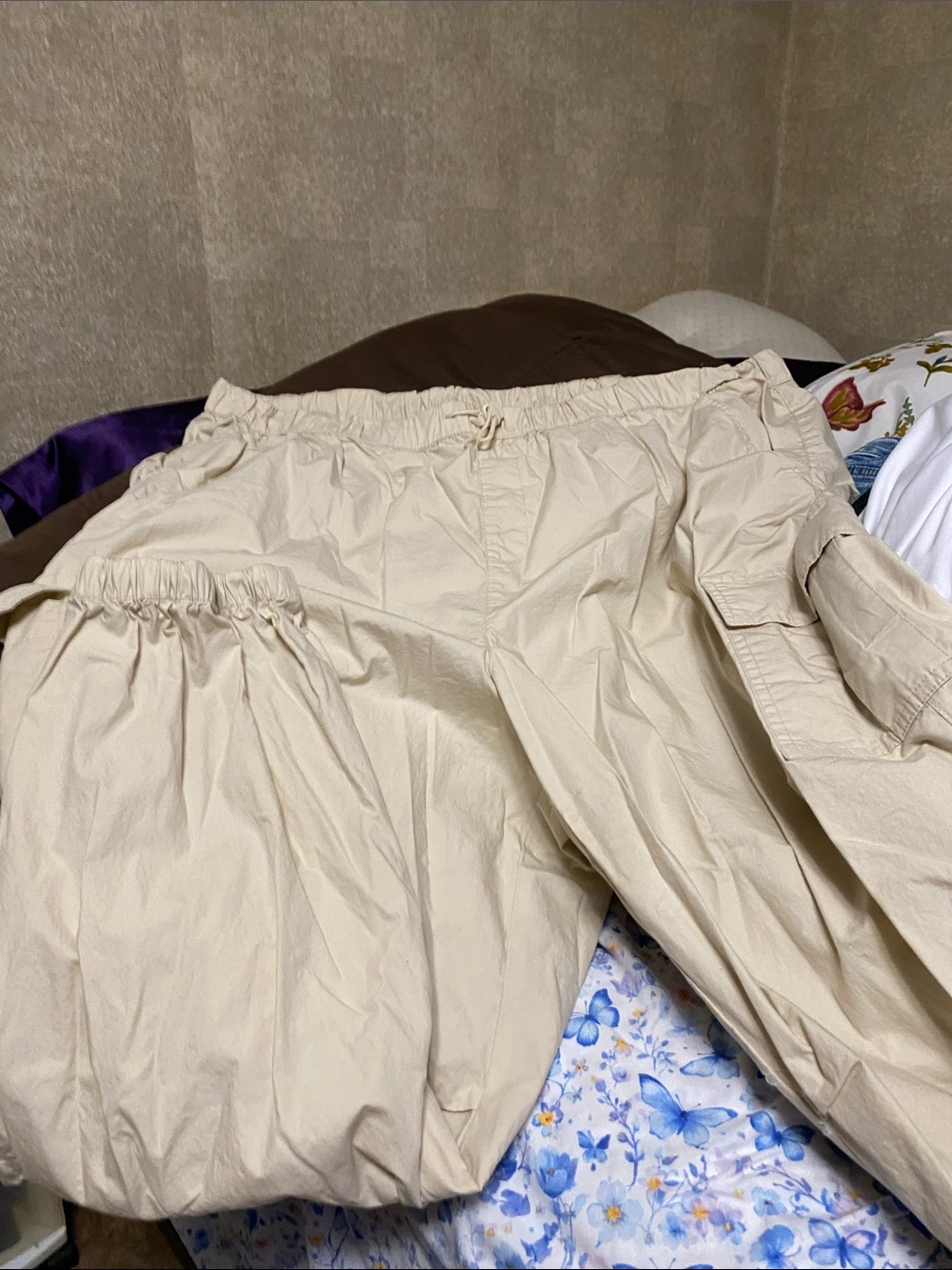 Women’s Cargo Jogger Pants in Beige